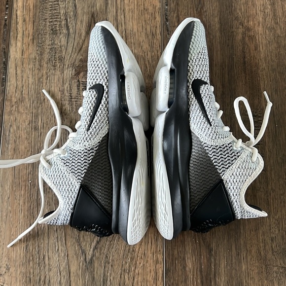 Nike Labron Witness 4 Men’s Size 8 Black White - Picture 6 of 11